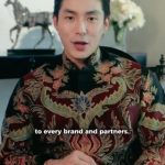 Giorgio Antonio mengenakan kemeja batik saat memberikan klarifikasi hubungan dengan Sarwendah.