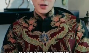 Giorgio Antonio mengenakan kemeja batik saat memberikan klarifikasi hubungan dengan Sarwendah.
