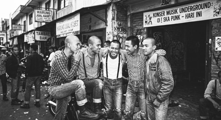 Jejak Sepatu Boot dan Kepala Plontos: Sejarah dan Perkembangan Subkultur Skinhead di Indonesia