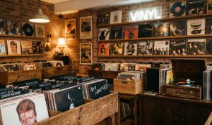 Gimana Sih Vinyl Bisa Balik Nge-tren Lagi Padahal Udah Ketinggalan Zaman?