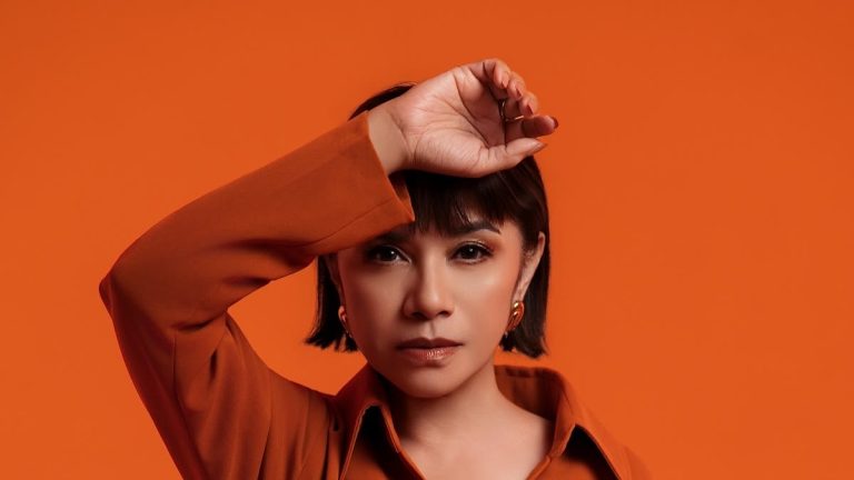 Ruth Sahanaya: Konsistensi Sang Diva Legendaris dan Mahakarya Vokal yang Melintasi Generasi