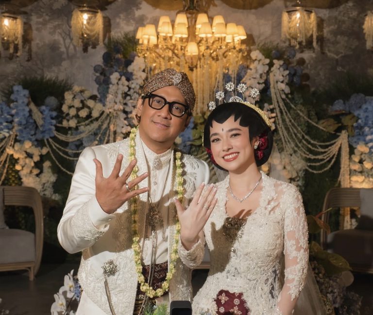 Babak Baru Sang Komandan: Mengenang Nuansa Klasik 90-an di Balik Pernikahan Andre Taulany dan Amanda Rigby