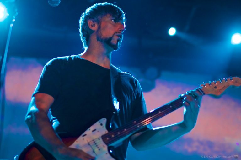 Mengenal Lebih Dekat Mads Wegner: Sentuhan Gitaris Andal di Balik Nuansa Megah Band Mew