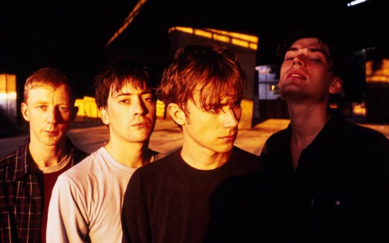 Blur dan Britpop Britania: Kemegahan Melodi Cerdas dan Rivalitas Abadi Era 90-an